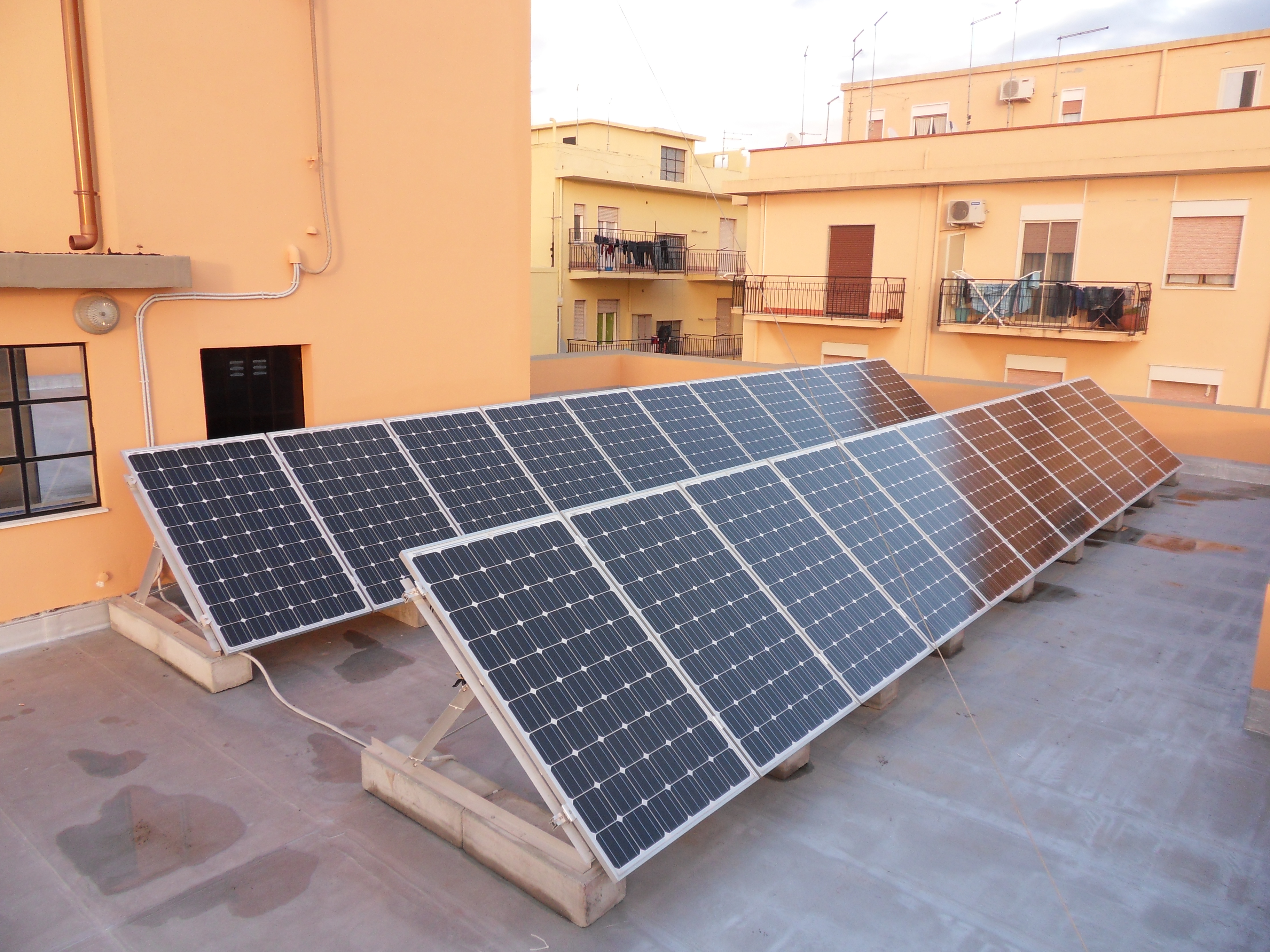 Fotovoltaico: terrazzo con moduli Solarworld